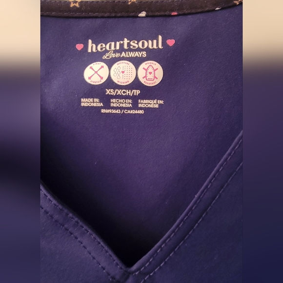 Navy heart soul scrub top with gold heart details - Picture 2 of 3